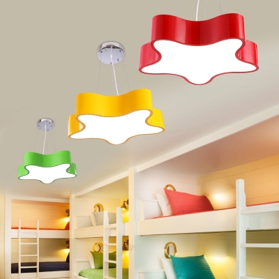 Child Care Center LED-Hängeleuchte für Kinder, Tropfenanhänger mit rotem/grünem/gelbem Finish und Stern-Acrylschirm, 11