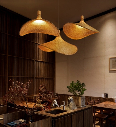 Kit lampada a sospensione a forma di cappello di paglia beige Lampada a sospensione da soffitto in rattan asiatico a 1 luce per tavolo da pranzo