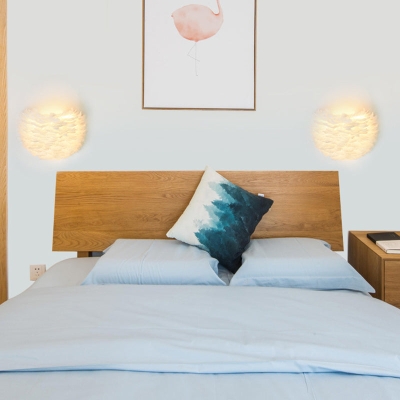 Moderne Feder-Wandleuchte: Romantische und gemütliche Wandleuchte für das Schlafzimmer