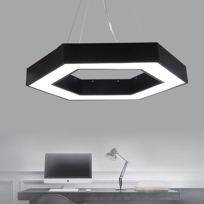 Moderner sechseckiger Hängeanhänger aus Acryl in Schwarz/Weiß für das Büro