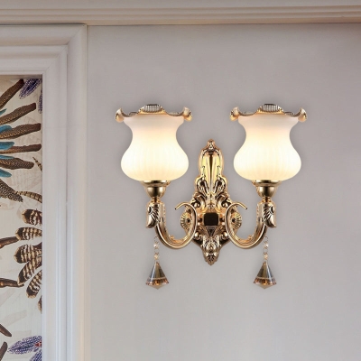 Lámpara de pared junto a la cama de cristal ópalo con forma de calabaza - Lámpara de montaje en pared dorada de mediados de siglo con 2 bombillas