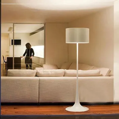 Gentleman Stehlampe Kreative Einfache Wohnzimmer Hotel Nachttisch Postmoderne Eisen Stehlampe Nachtlampe