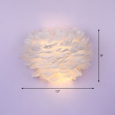 Halbkugelförmige Wandleuchte Nordic Feather – Weiße 1-flammige Beleuchtungslösung