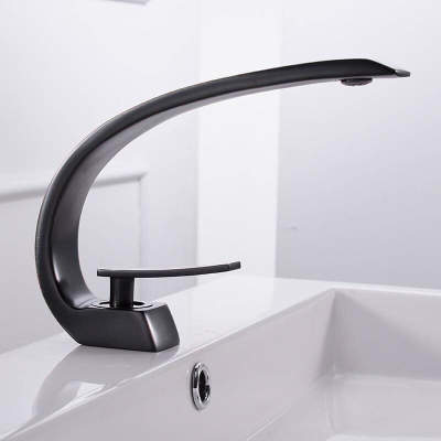 HydroBliss – Badarmatur mit Kranhals