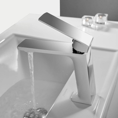 HydroBliss – Moderner Badezimmer-Wasserhahn mit Griff oben