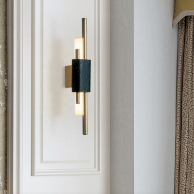 Moderna applique da parete a LED in ottone con design a tubo sottile e decorazione in marmo nero