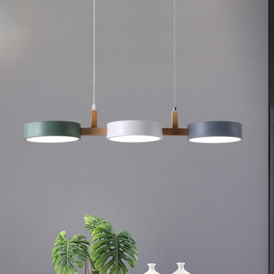 Metallzylinder-Mehrlicht-Pendelleuchte Nordic 3-Kopf-Weiß-Grau-Grün-Deckenlampe mit Holzarm