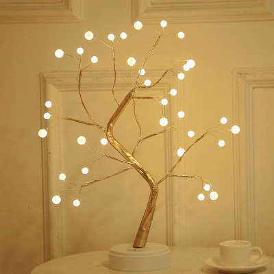 Baumförmige LED-Tischlampe mit USB-Ladeanschluss