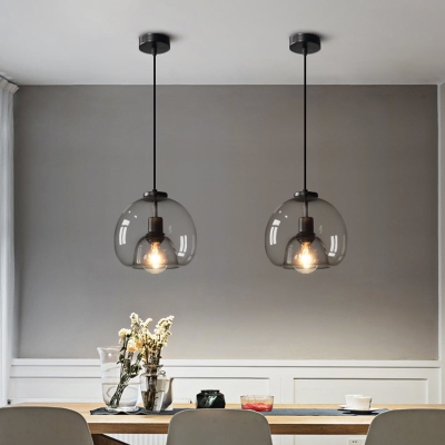 Hängelampe mit mundgeblasener Glaskuppel, minimalistische 1-flammige schwarze Hängeleuchte über dem Tisch