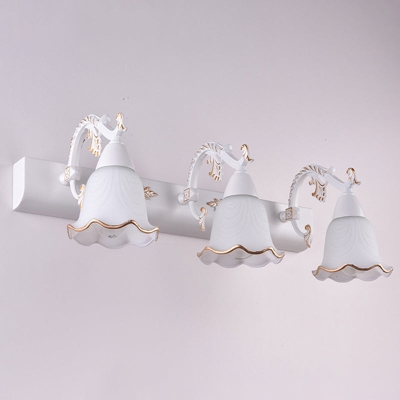 Wandleuchte aus elfenbeinfarbenem Glas – klassisches Blumendesign, ideal für Badezimmer