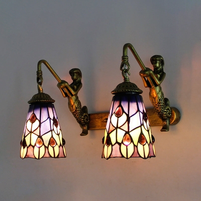Meerkleurig glas-in-lood Tiffany uitlopende wandmontagelamp - 2-koppige gang met pauwstaart/bloempatroon