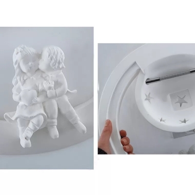 Applique murale étoilée en résine blanche avec des enfants ludiques pour une ambiance de chambre de rêve