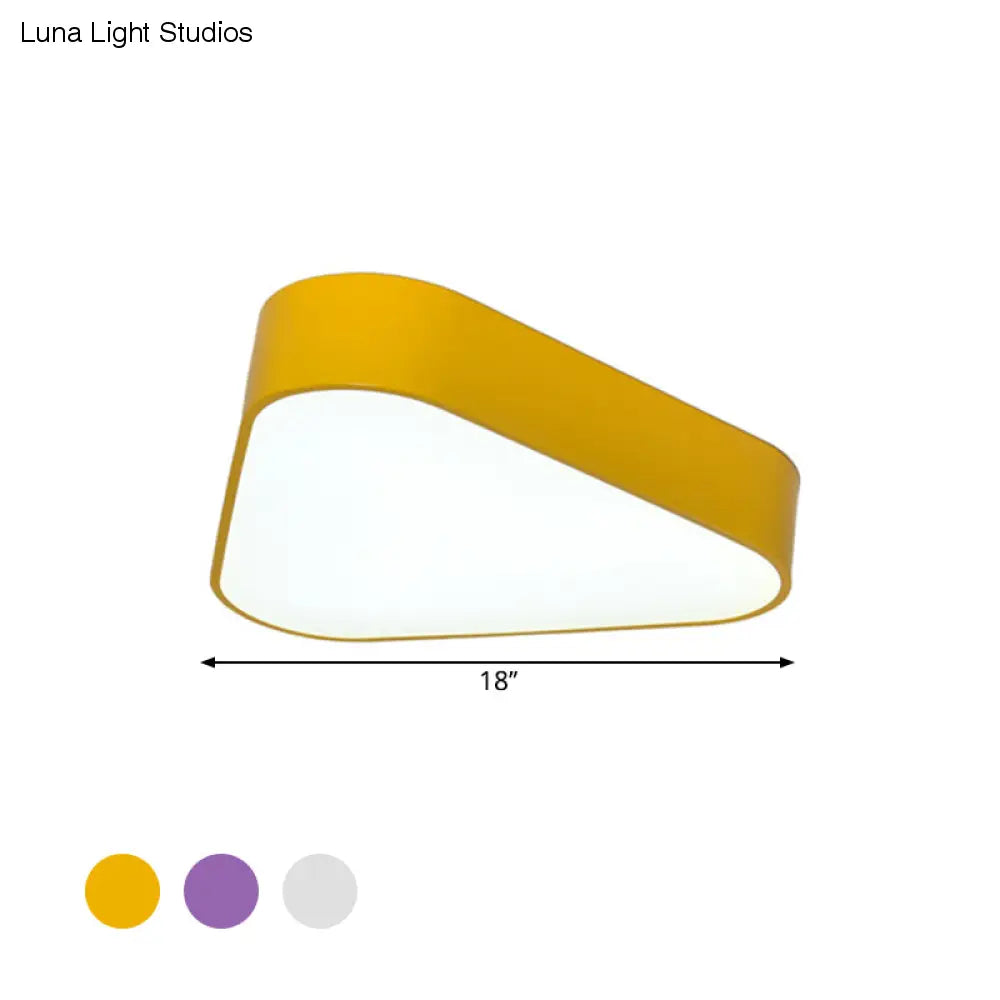 Dreiecksspaß: LED-Unterputzleuchte aus Acryl für Kinder in Weiß/Gelb/Violett für deckennahe Beleuchtung