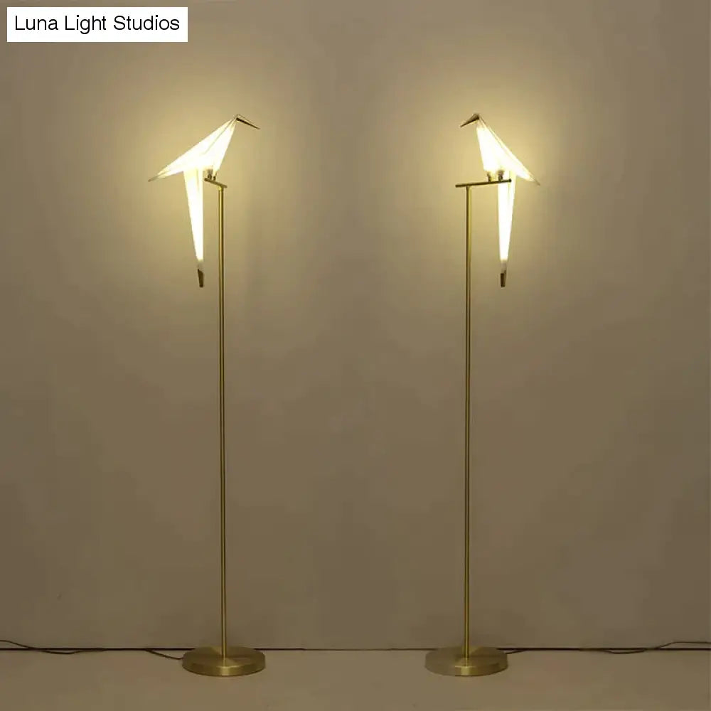 Lámpara de pie de pájaro nórdico, creativas lámparas de pie acrílicas de mil grullas de papel para sala de estar, dormitorio, decoración del hogar, lámpara de pie dorada