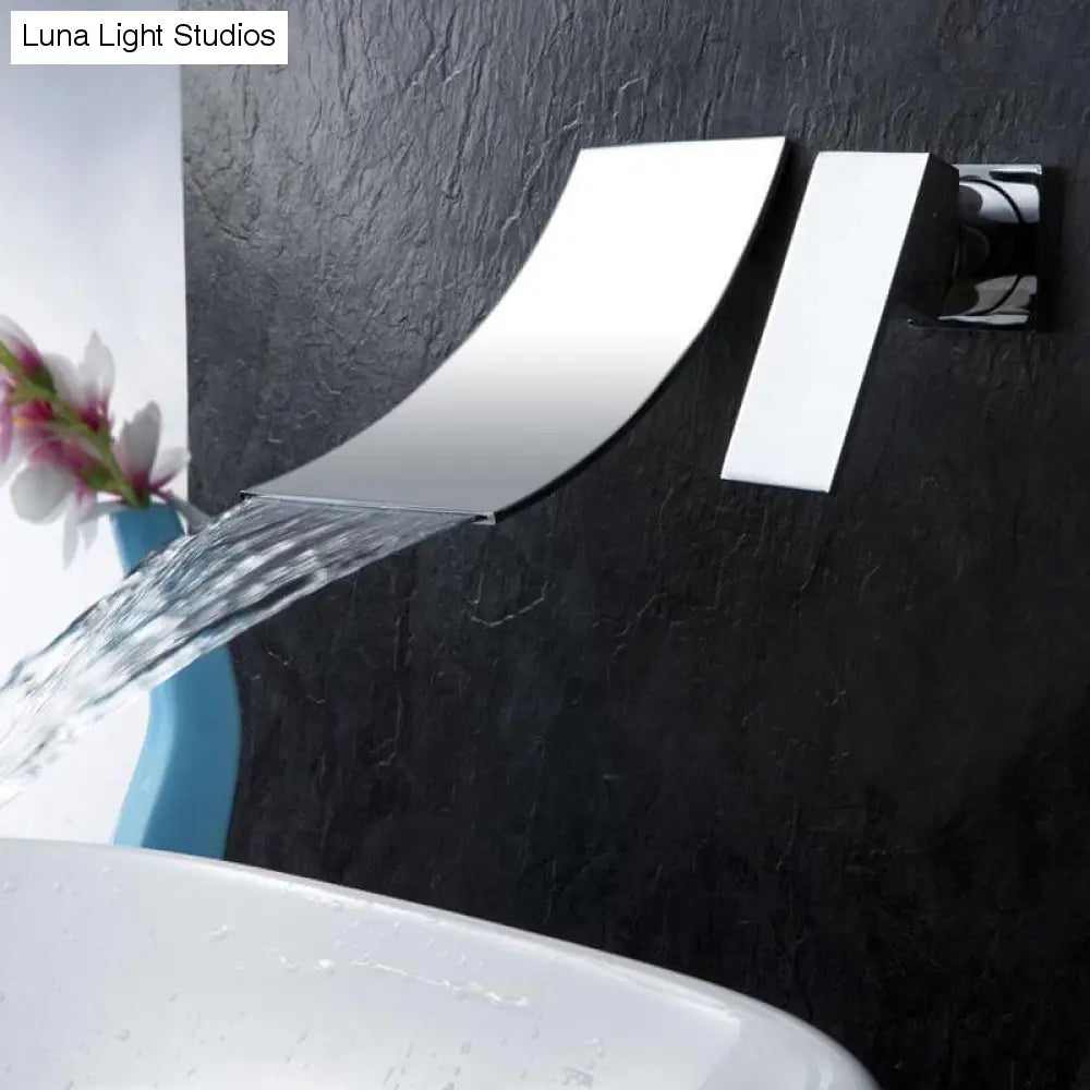 HydroBliss – sygnowana bateria łazienkowa z umywalką typu wodospad