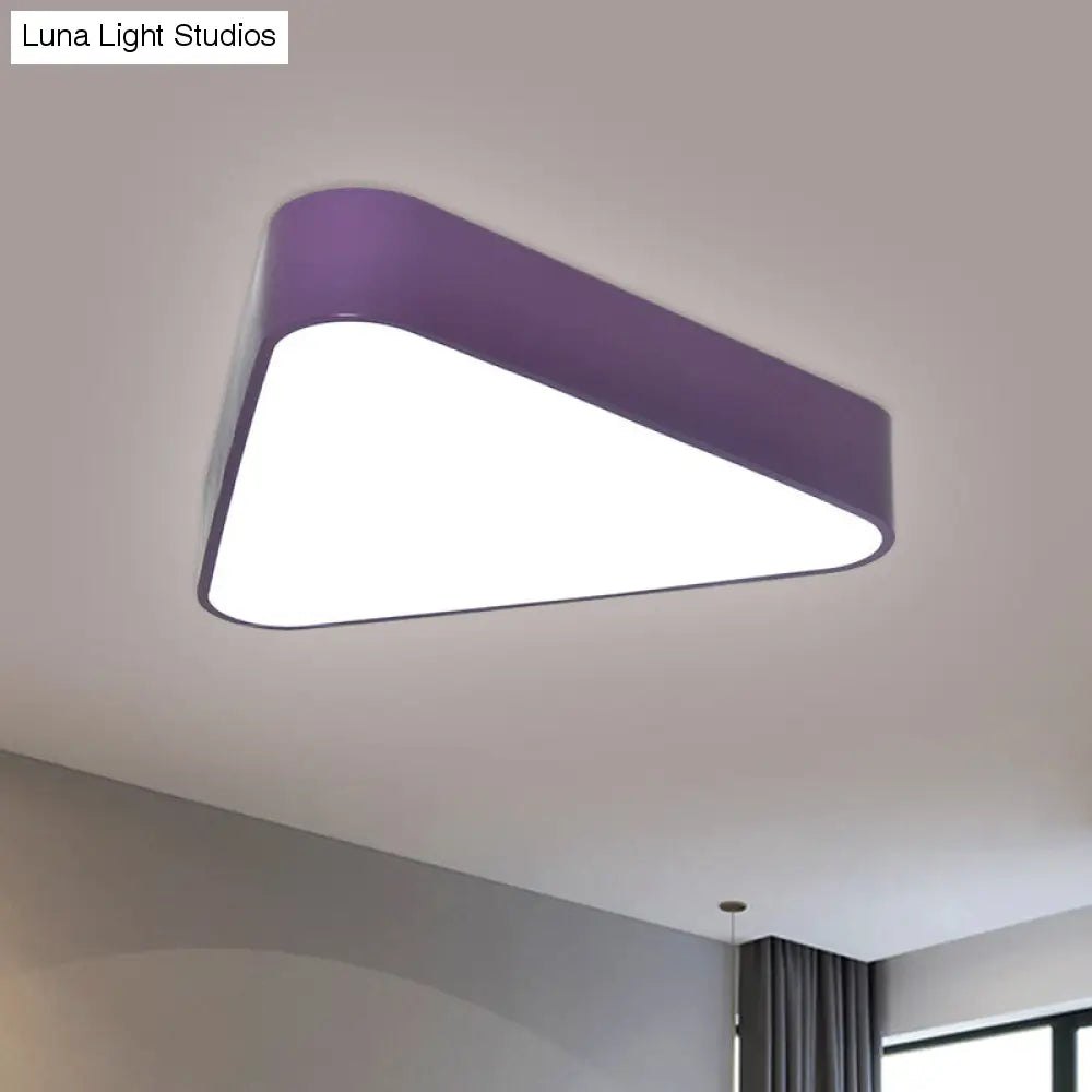 Dreiecksspaß: LED-Unterputzleuchte aus Acryl für Kinder in Weiß/Gelb/Violett für deckennahe Beleuchtung