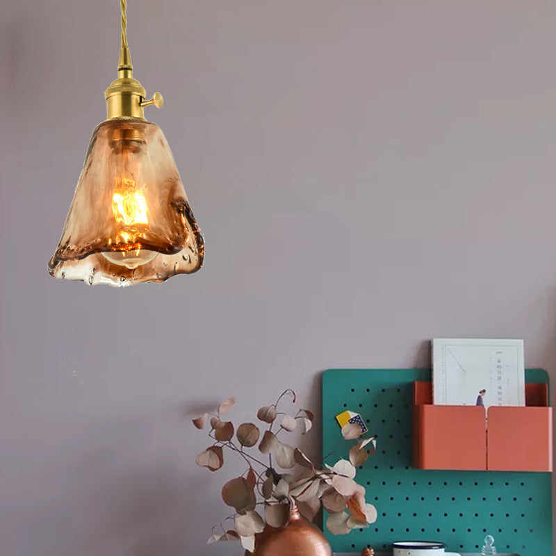 Lámpara de péndulo para sala de estar con 1 bombilla de vidrio color canela hecho a mano vintage con forma de gota sombreada de latón