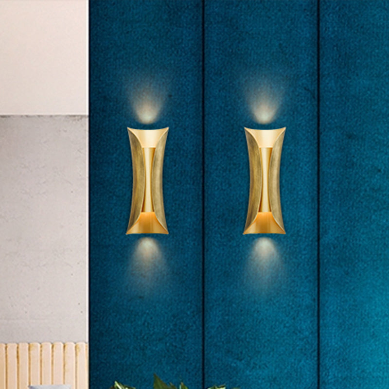 Aplique LED curvo dorado moderno - Accesorio de pared de metal de 2 cabezales para sala de estar
