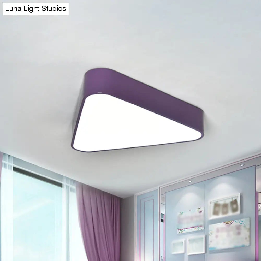 Dreiecksspaß: LED-Unterputzleuchte aus Acryl für Kinder in Weiß/Gelb/Violett für deckennahe Beleuchtung