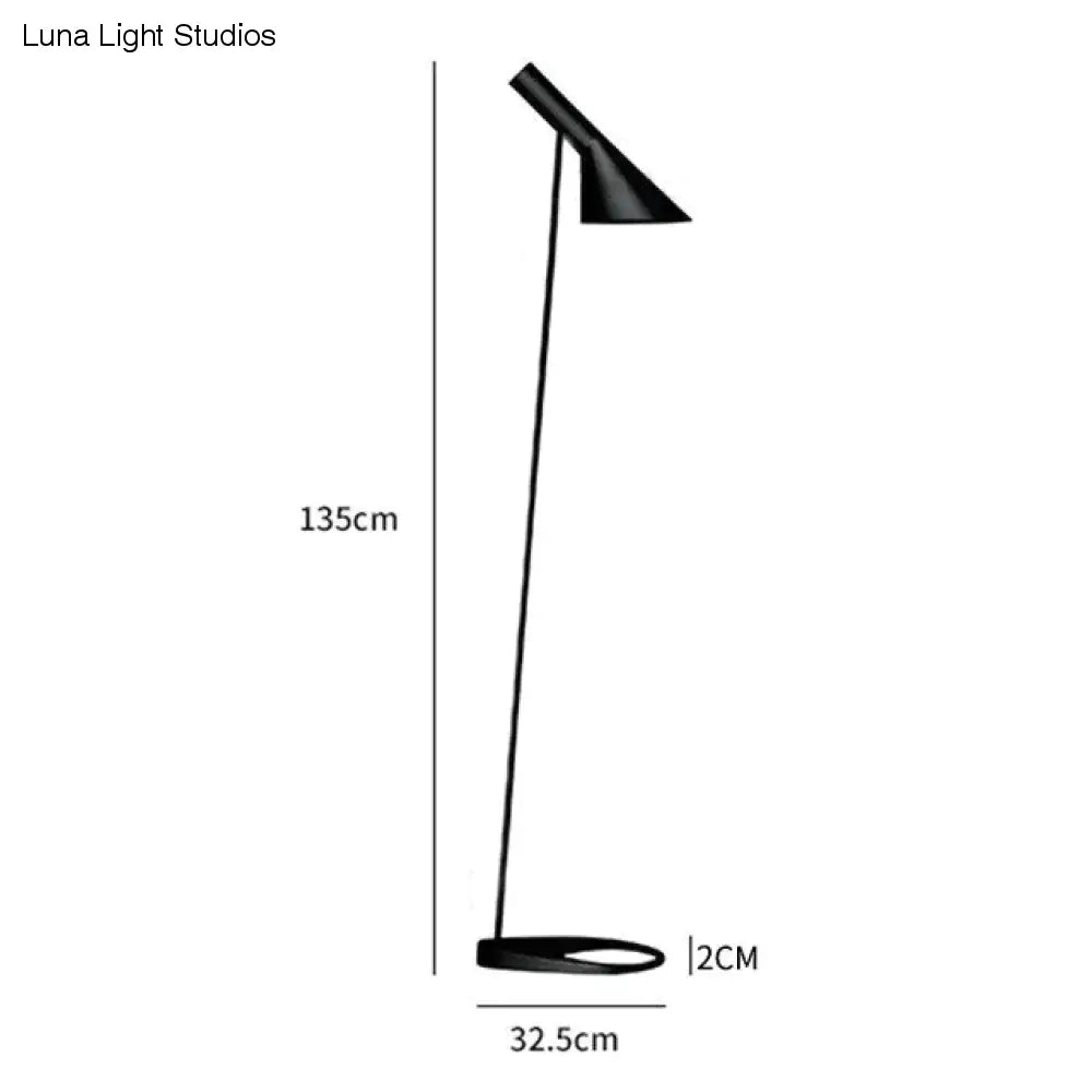 Lámpara de pie AJ ​​de diseño nórdico, luz de pie de Metal negro para sala de estar, dormitorio, mesita de noche, lámparas de pie decorativas, Luminaria de iluminación