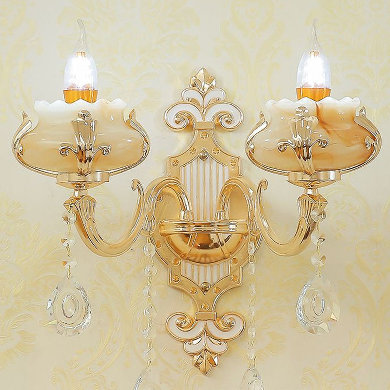 Klassische beige Kerzenwandleuchte mit Kunstjadeglas – Schlafzimmerbeleuchtung