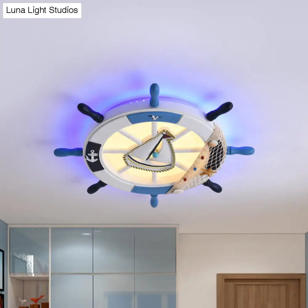 Navigieren Sie Ihren Weg mit Blue Rudder Flushmount: LED-Deckenleuchte für Kinder mit metallischem Touch