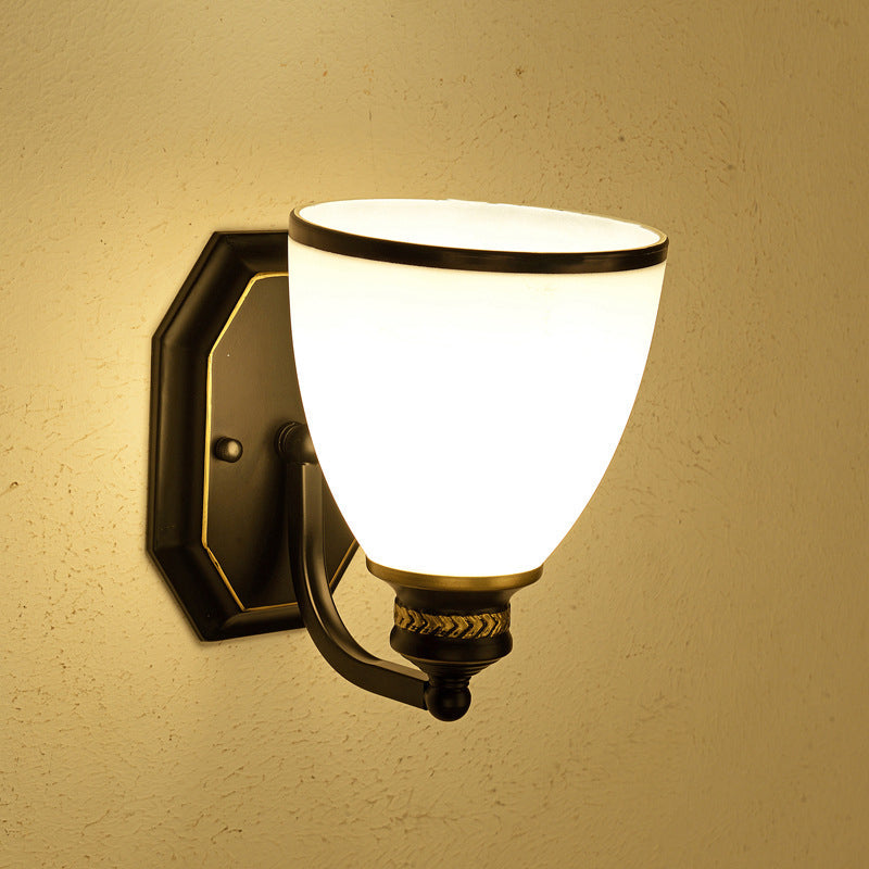 Lampada da parete classica in vetro color crema - Lampada da parete nera a forma di campana per soggiorno