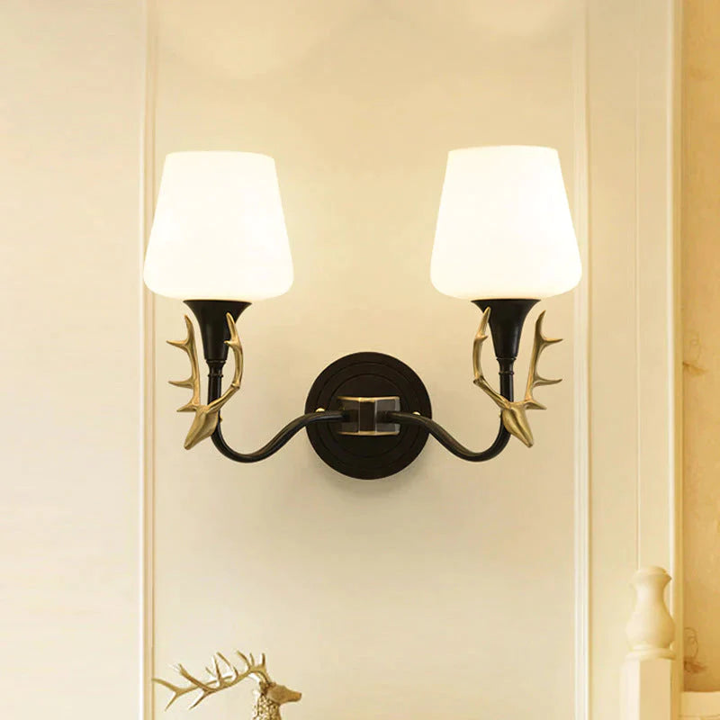 Mooie gewei slaapkamer nachtkastje trap volledig koperen wandlamp