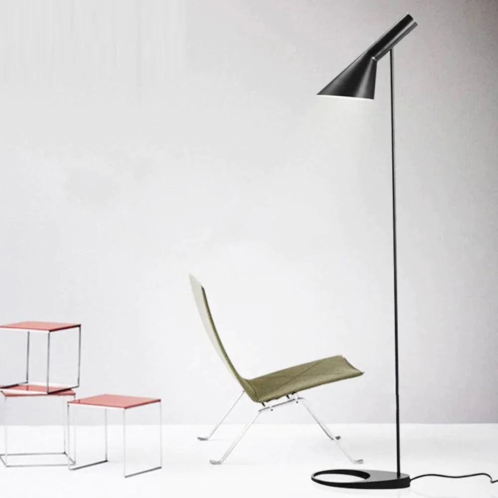 Lámpara de pie AJ ​​de diseño nórdico, luz de pie de Metal negro para sala de estar, dormitorio, mesita de noche, lámparas de pie decorativas, Luminaria de iluminación