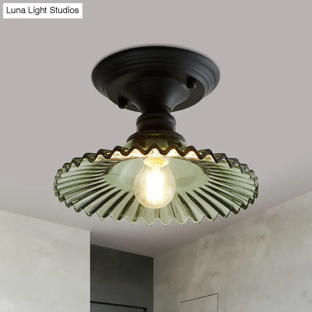 Semi-affleurant industriel festonné – Luminaire à une lumière en verre nervuré transparent/vert pour les espaces intérieurs