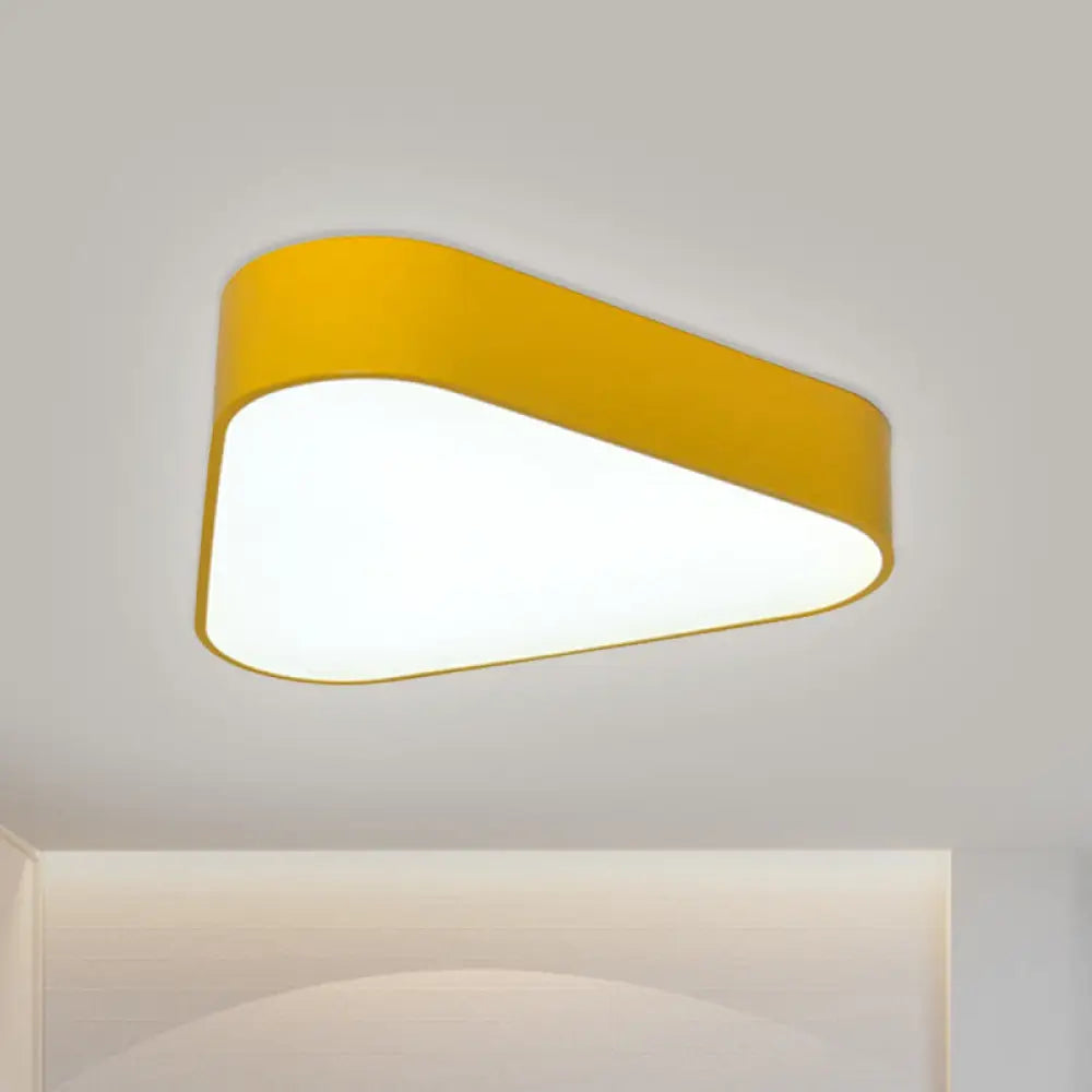 Dreiecksspaß: LED-Unterputzleuchte aus Acryl für Kinder in Weiß/Gelb/Violett für deckennahe Beleuchtung