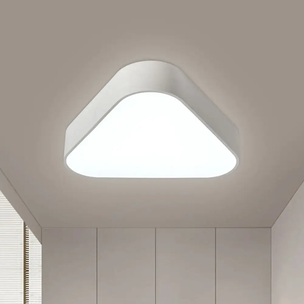 Dreiecksspaß: LED-Unterputzleuchte aus Acryl für Kinder in Weiß/Gelb/Violett für deckennahe Beleuchtung