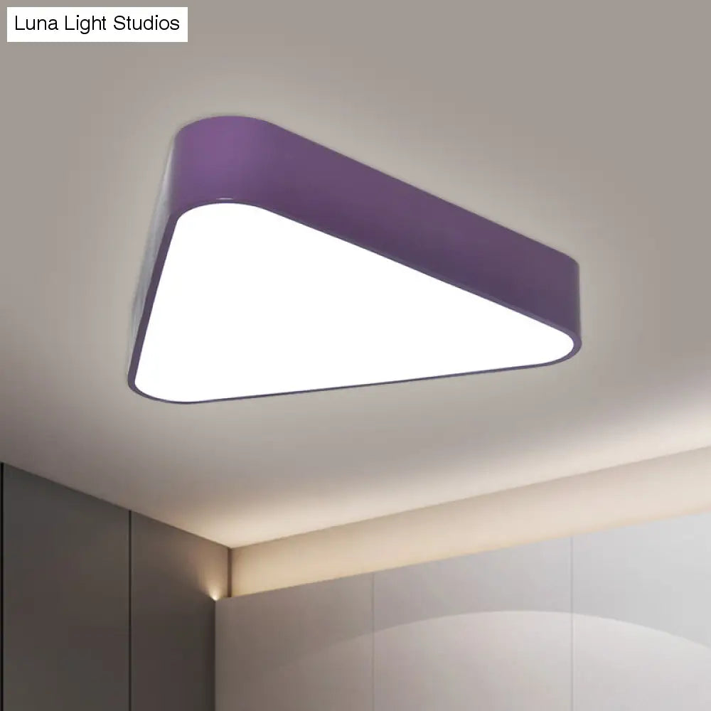 Dreiecksspaß: LED-Unterputzleuchte aus Acryl für Kinder in Weiß/Gelb/Violett für deckennahe Beleuchtung
