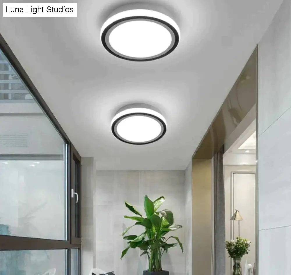 Le plafoniere a led moderne alla moda per l'illuminazione interna del soggiorno della sala studio del corridoio 16-18w
