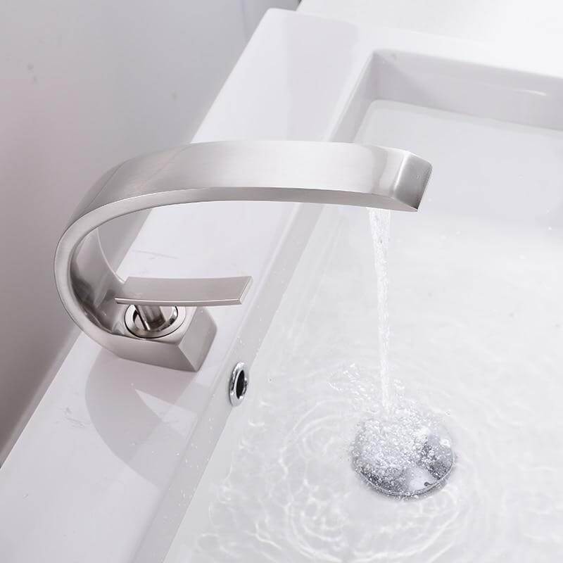 HydroBliss - Robinet de salle de bain à col de grue
