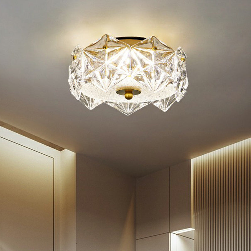 Modernità cristallina: plafoniera LED rotonda da incasso con design in cristallo esagonale per il soggiorno
