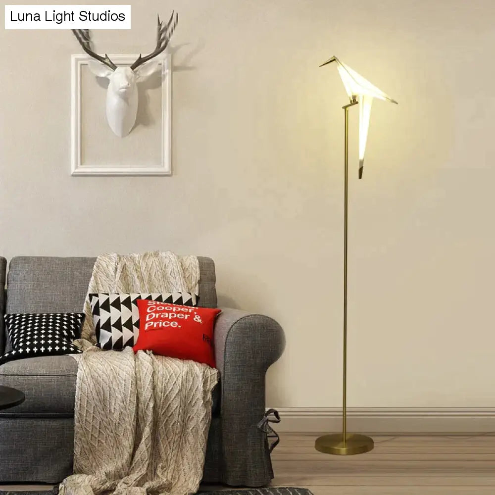 Lámpara de pie de pájaro nórdico, creativas lámparas de pie acrílicas de mil grullas de papel para sala de estar, dormitorio, decoración del hogar, lámpara de pie dorada