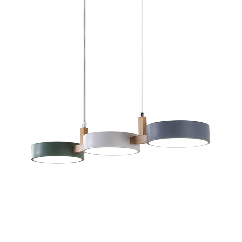 Metallzylinder-Mehrlicht-Pendelleuchte Nordic 3-Kopf-Weiß-Grau-Grün-Deckenlampe mit Holzarm