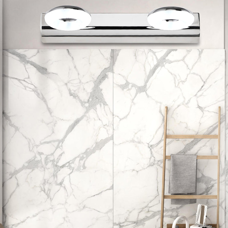 Lámpara de tocador de pared para baño de 2/3 cabezales con pantalla acrílica - Acabado plateado, iluminación blanca cálida