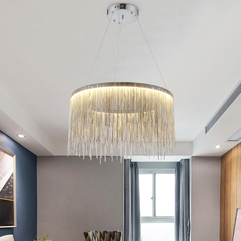 Lampada a sospensione con catena in nappa argento Lampadario da soffitto modernista in metallo di forma rotonda