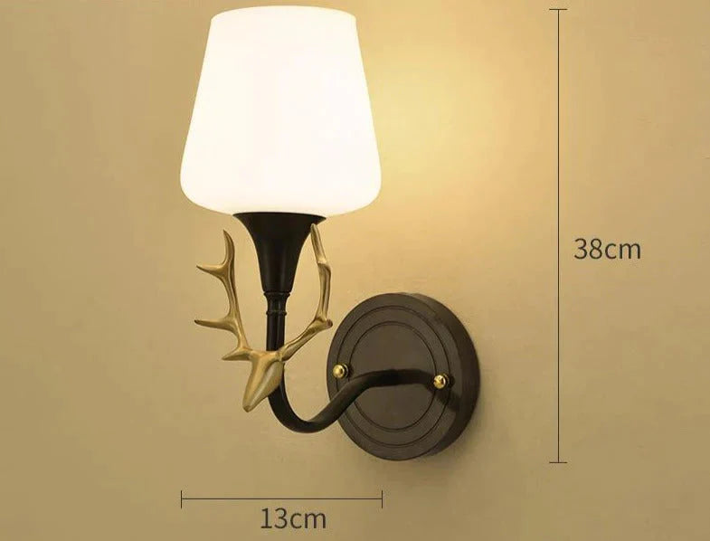 Mooie gewei slaapkamer nachtkastje trap volledig koperen wandlamp