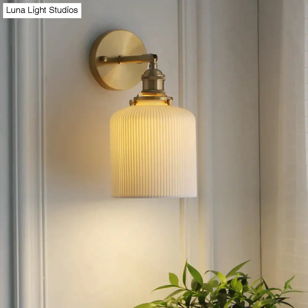 Scandinavische minimalistische slaapkamer nachtkastje badkamer koperen wandlamp
