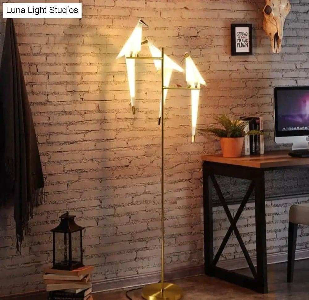 Lámpara de pie de pájaro nórdico, creativas lámparas de pie acrílicas de mil grullas de papel para sala de estar, dormitorio, decoración del hogar, lámpara de pie dorada