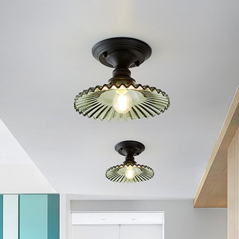 Semi-affleurant industriel festonné – Luminaire à une lumière en verre nervuré transparent/vert pour les espaces intérieurs