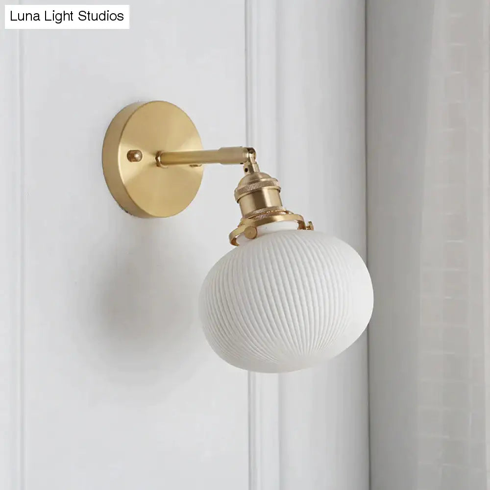 Scandinavische minimalistische slaapkamer nachtkastje badkamer koperen wandlamp