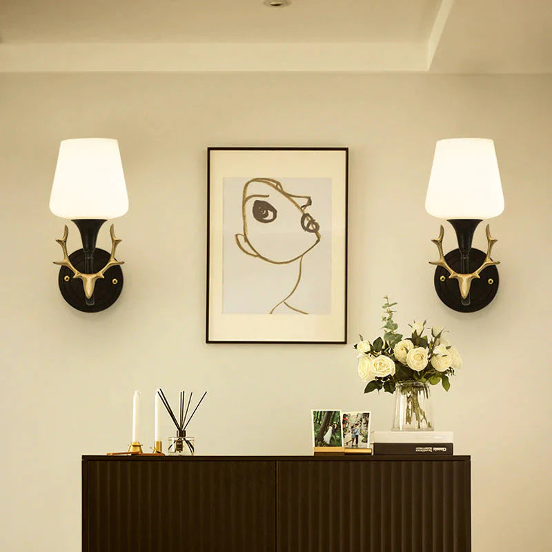 Mooie gewei slaapkamer nachtkastje trap volledig koperen wandlamp