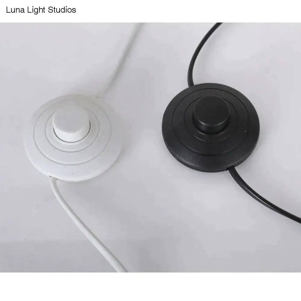 Lampada da terra per gentiluomo Creativo semplice soggiorno Comodino per hotel Lampada da terra moderna in ferro Lampada da notte