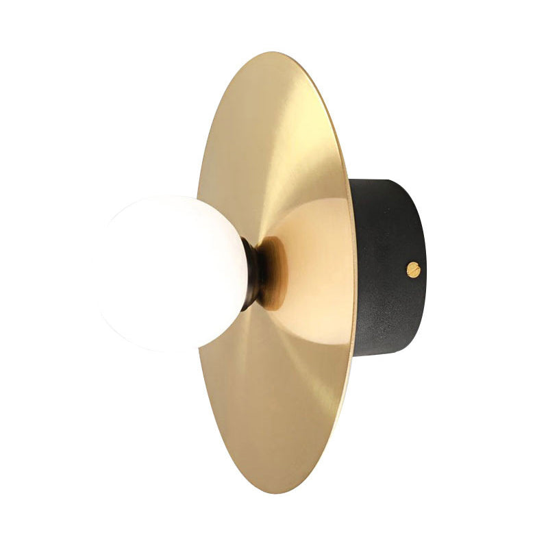 Lampada da parete moderna a LED dorata con paralume in vetro bianco - Lampada da parete per bagno