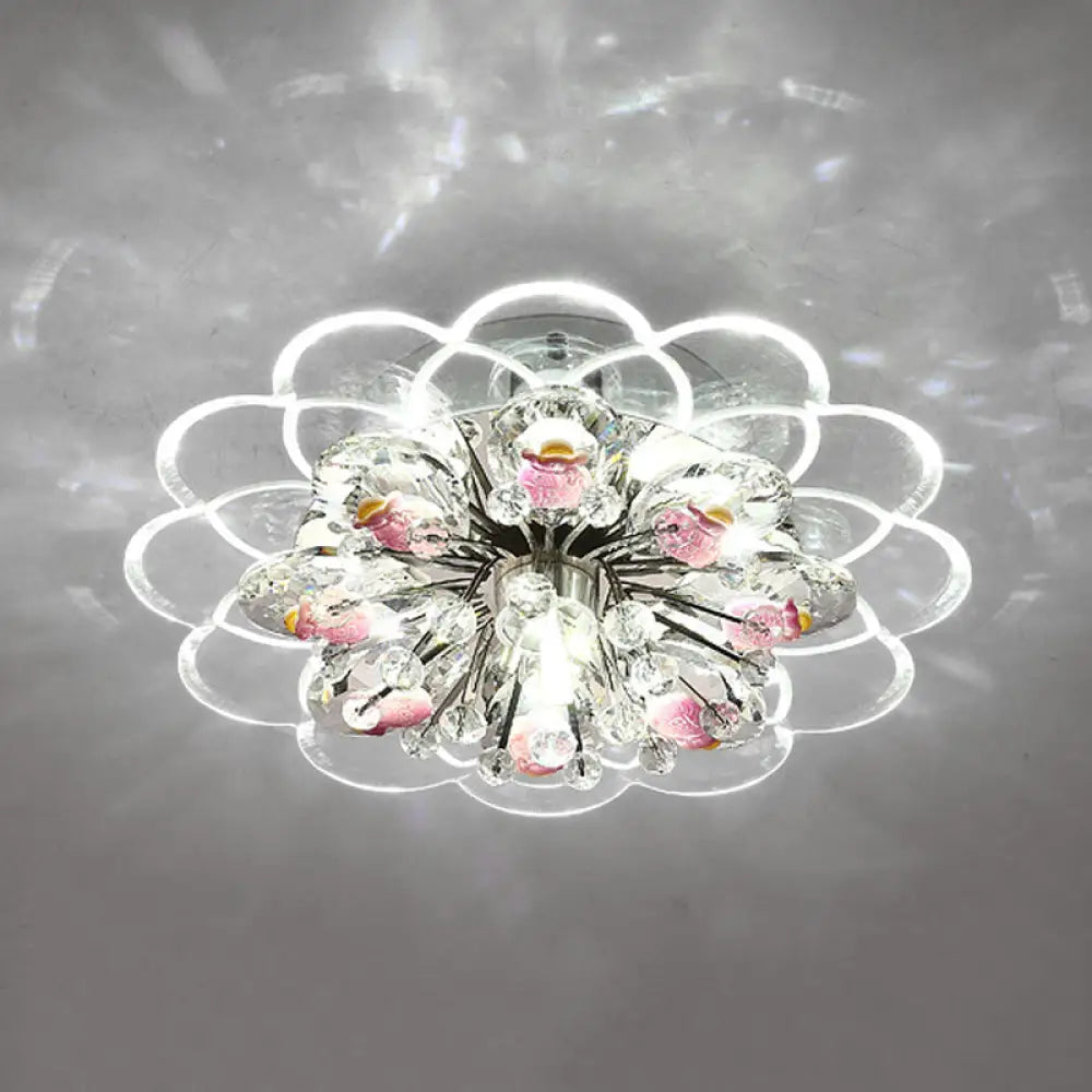 Plafonnier LED floral moderne à encastrer avec cristal biseauté en rouge pour porche, avec options de lumière rose, blanche et chaude.