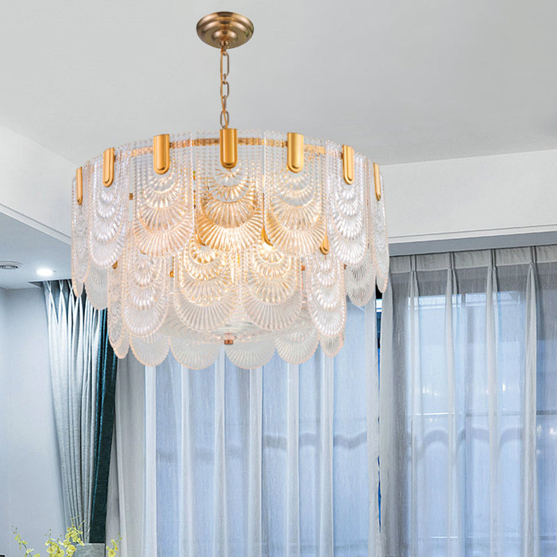 Lampa wisząca z przezroczystego, teksturowanego szkła. Klasyczny żyrandol do jadalni. Oprawa oświetleniowa z mosiądzu